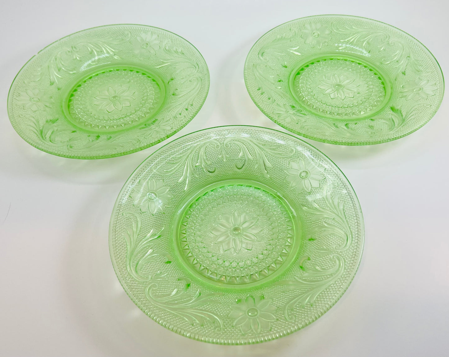 Green Depression Glass Set of Three Salad/Luncheon Plates, Sandwich Pattern, Indiana Glass, 1930s