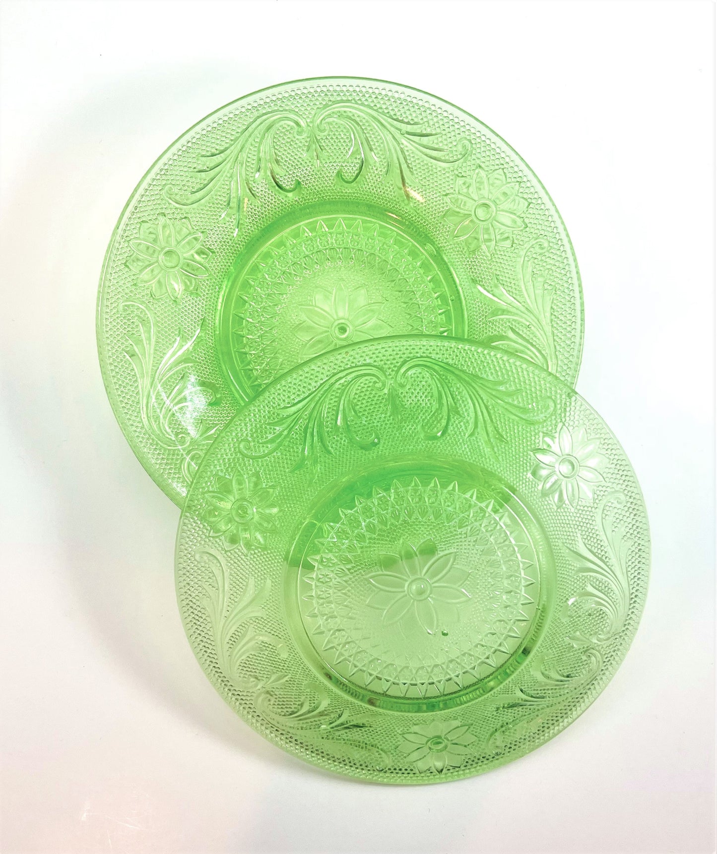 Green Depression Glass Set of Three Salad/Luncheon Plates, Sandwich Pattern, Indiana Glass, 1930s
