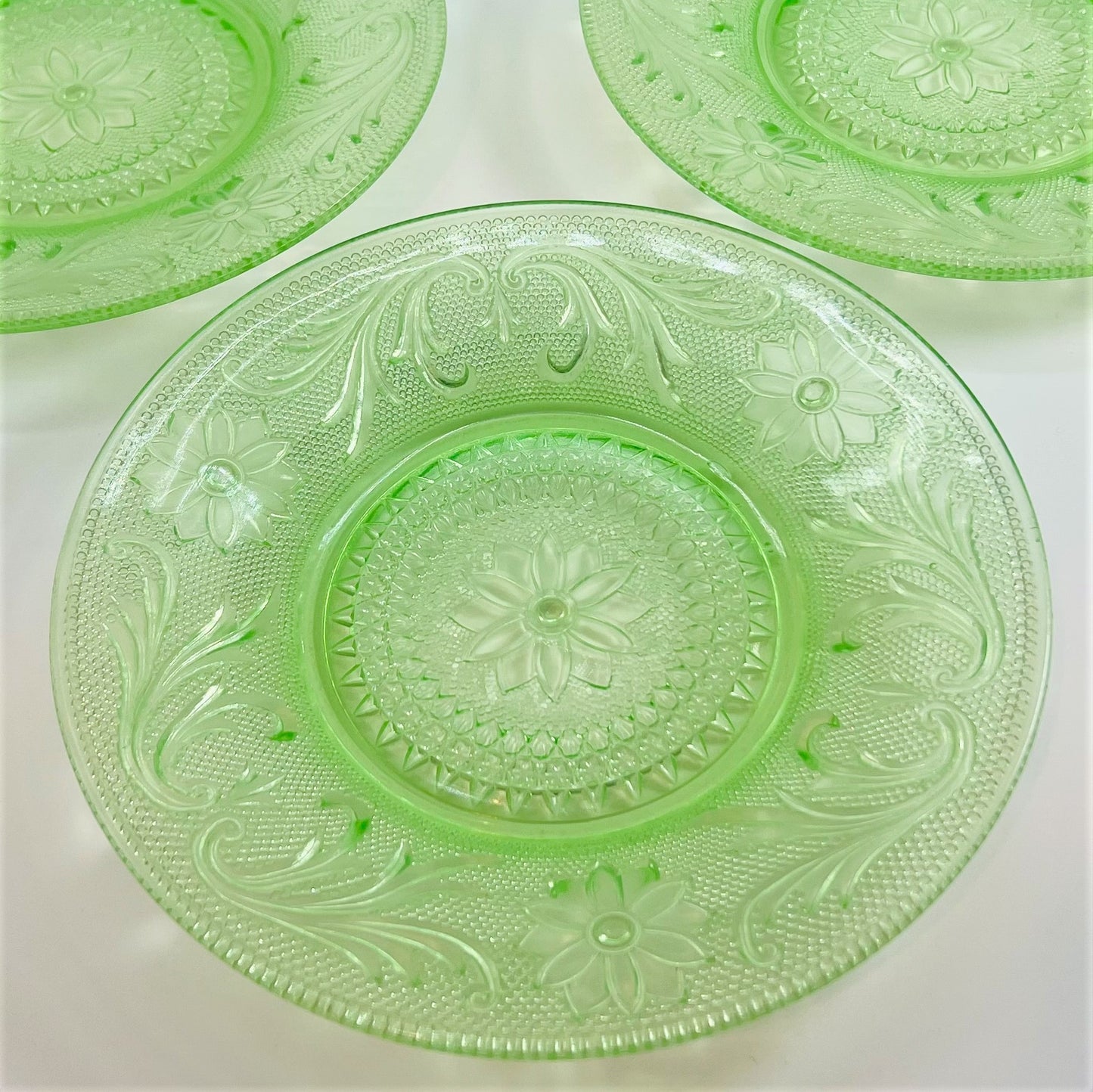 Green Depression Glass Set of Three Salad/Luncheon Plates, Sandwich Pattern, Indiana Glass, 1930s