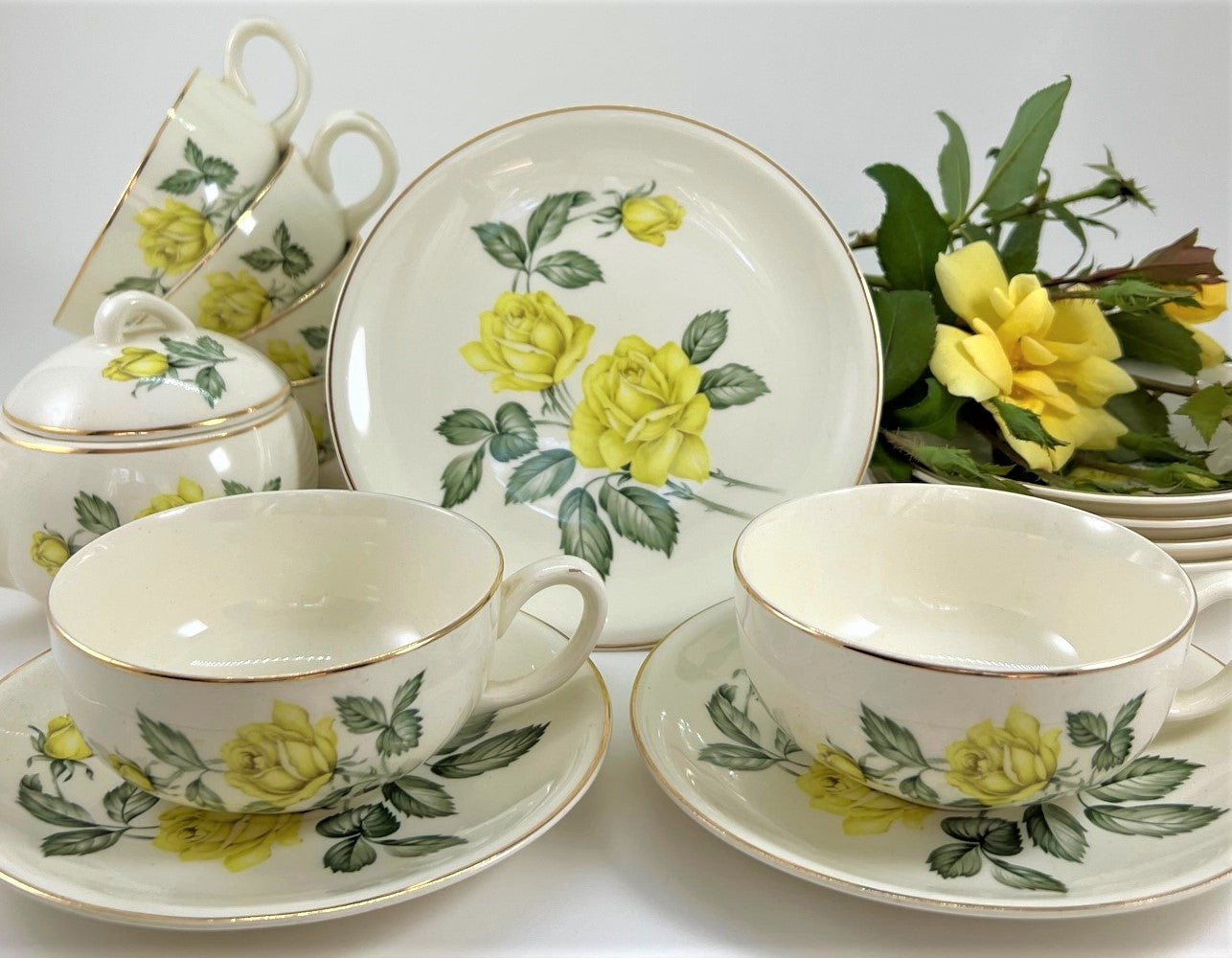 Paden City Pottery Shenandoah Ware "Golden Scepter" Yellow Rose Sugar Bowl