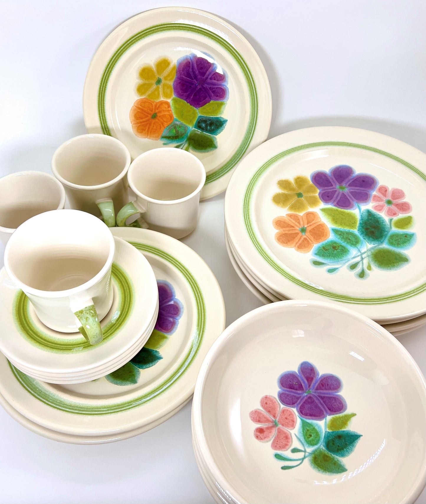Franciscan Floral Earthenware Dinner Set of 4 Place Settings, 1970s
