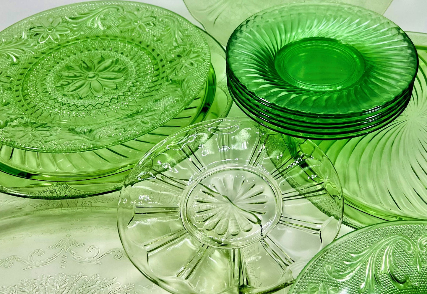 Green Depression Glass Set of Three Salad/Luncheon Plates, Sandwich Pattern, Indiana Glass, 1930s