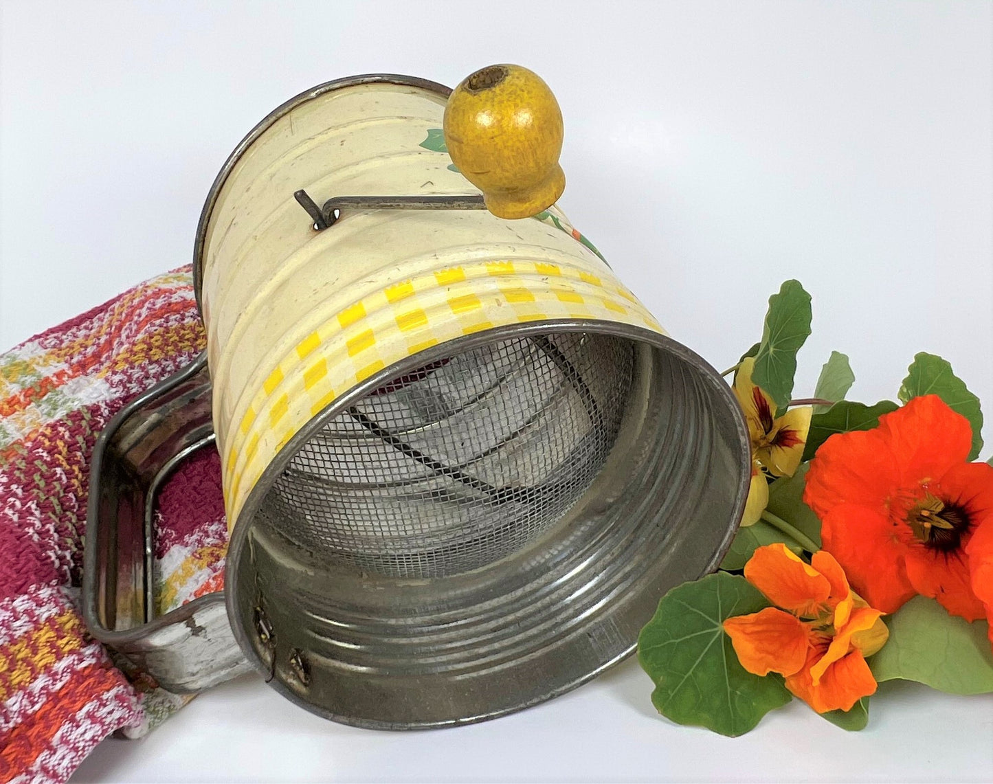Sifter with Nasturtium Garden Pattern, 1940s Tin Lithographed