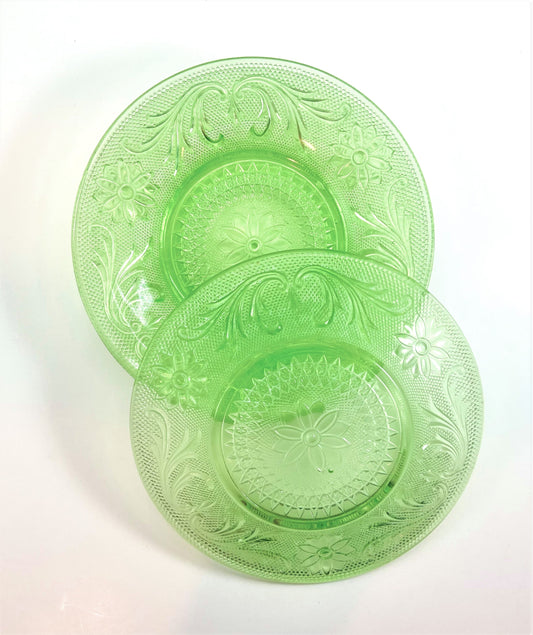 Green Depression Glass Set of Three Salad/Luncheon Plates, Sandwich Pattern, Indiana Glass, 1930s